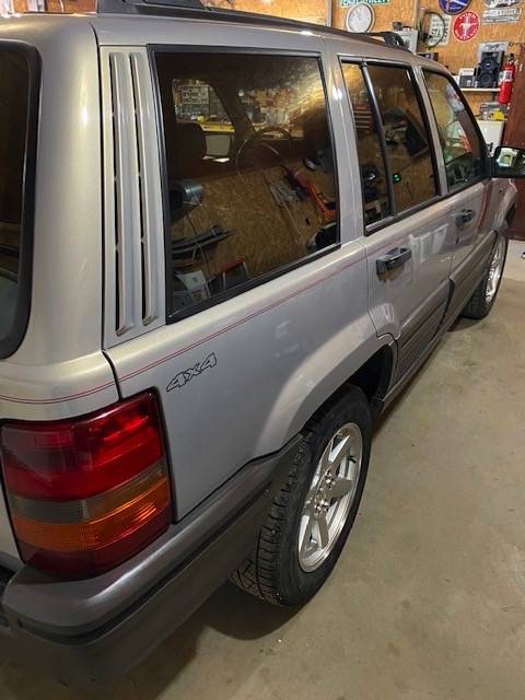 Jeep-grand-cherokee-laredo-1994-silver
