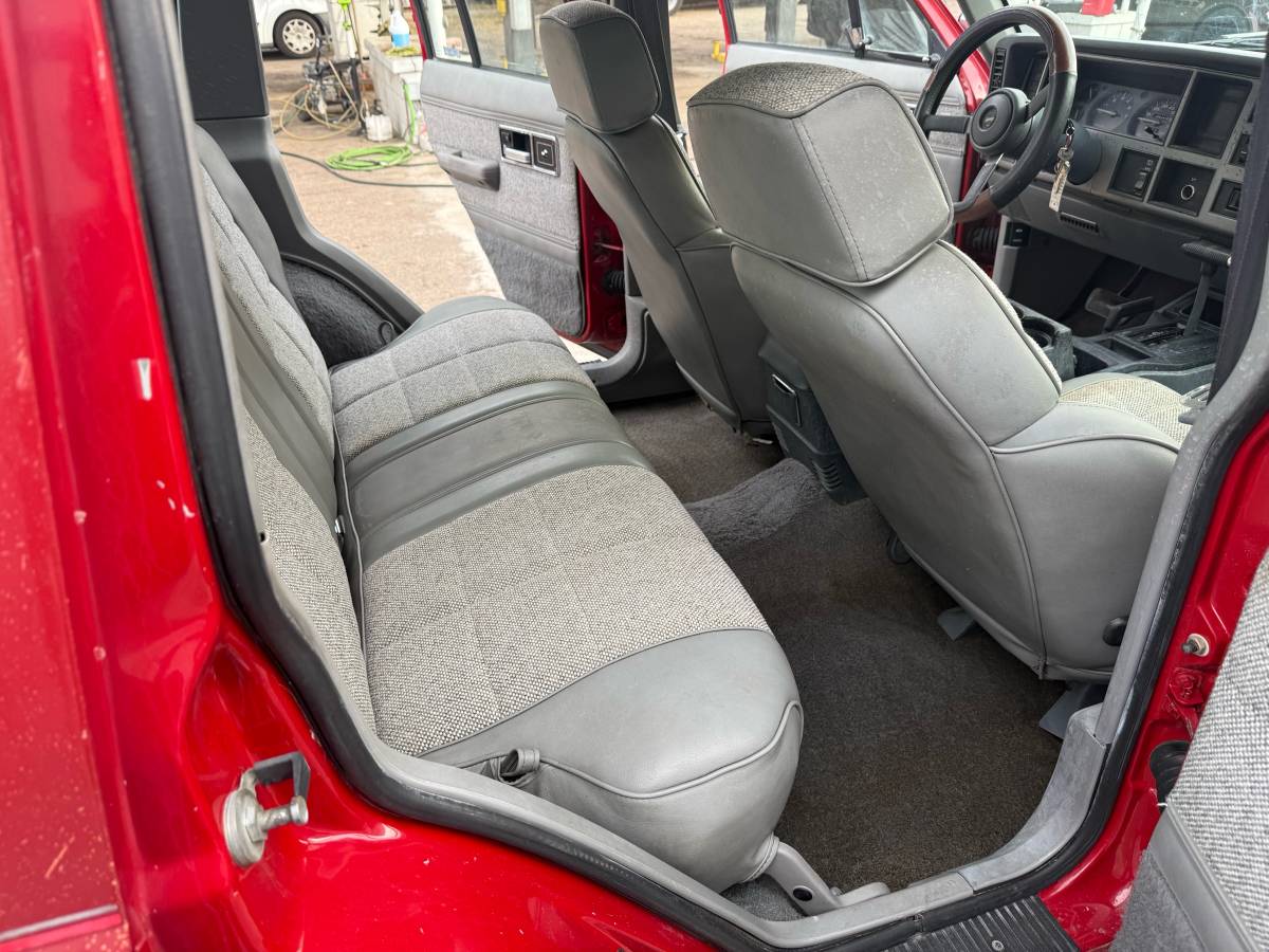 Jeep-grand-cherokee-laredo-4x4-1992-red-10