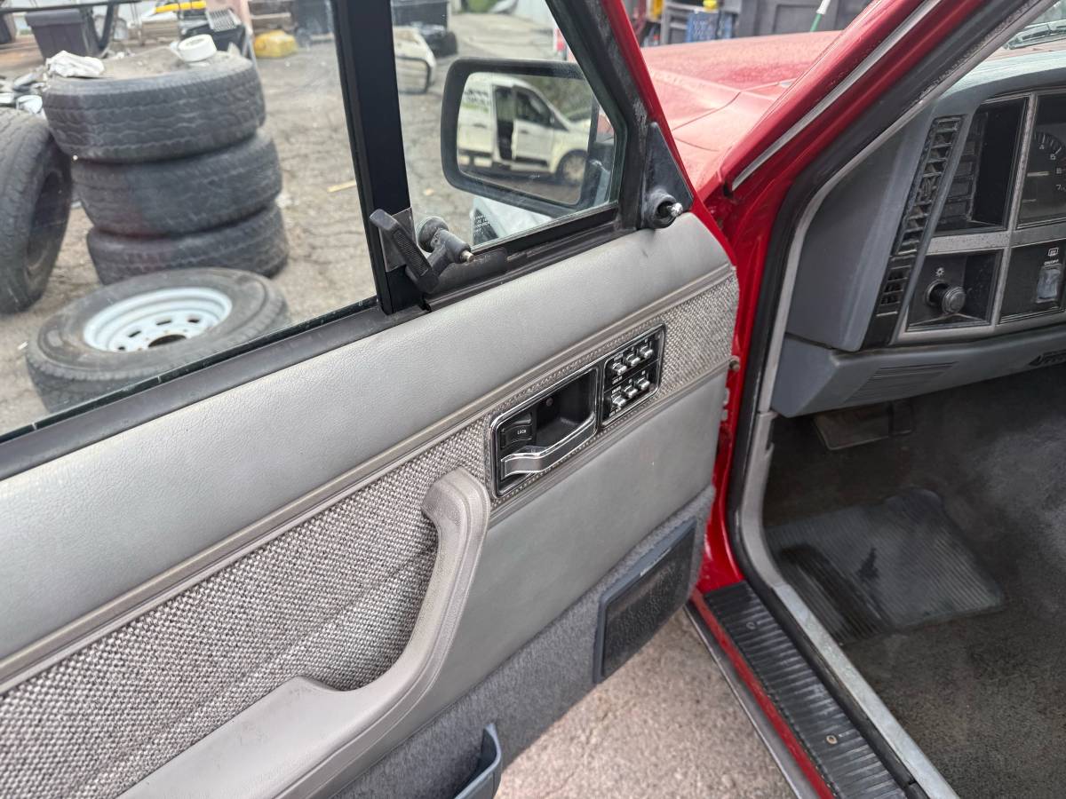 Jeep-grand-cherokee-laredo-4x4-1992-red-9