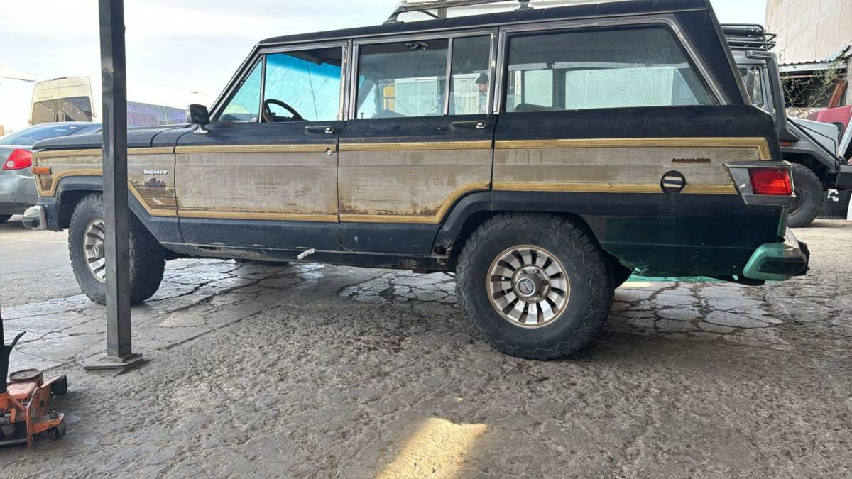 Jeep-grand-wagoneer-1980-blue-1