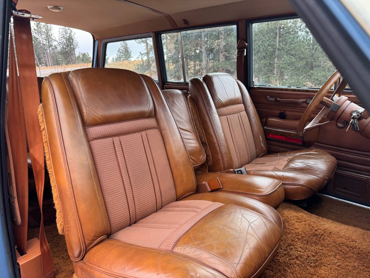 Jeep-grand-wagoneer-1984-blue-10