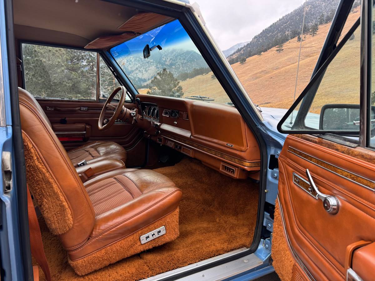 Jeep-grand-wagoneer-1984-blue-11
