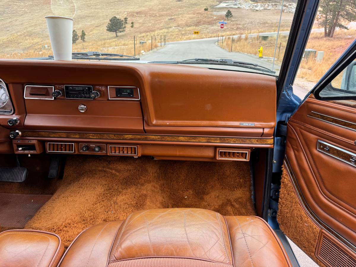Jeep-grand-wagoneer-1984-blue-12