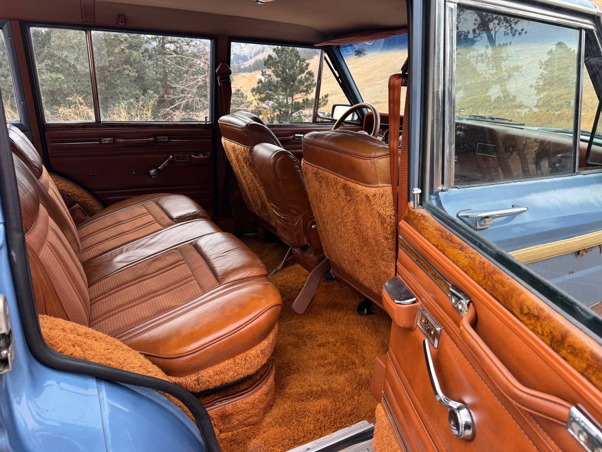 Jeep-grand-wagoneer-1984-blue-16
