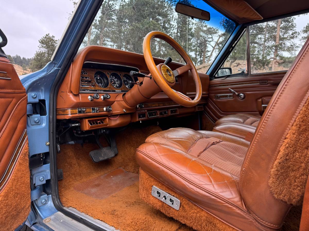 Jeep-grand-wagoneer-1984-blue-17