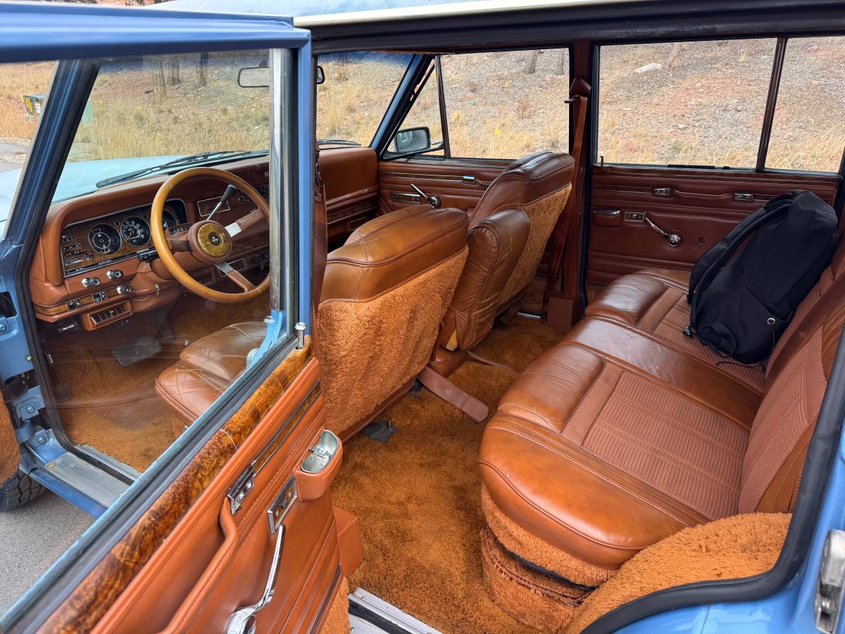 Jeep-grand-wagoneer-1984-blue-18