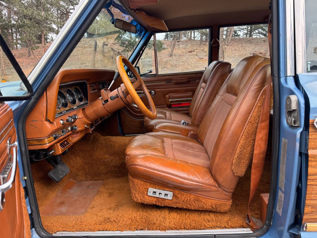 Jeep-grand-wagoneer-1984-blue-19