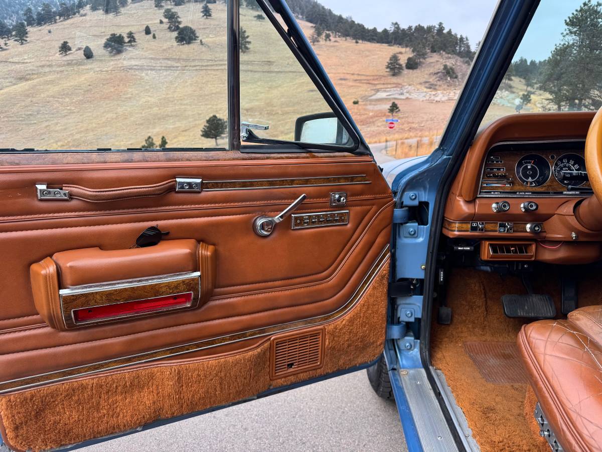 Jeep-grand-wagoneer-1984-blue-20