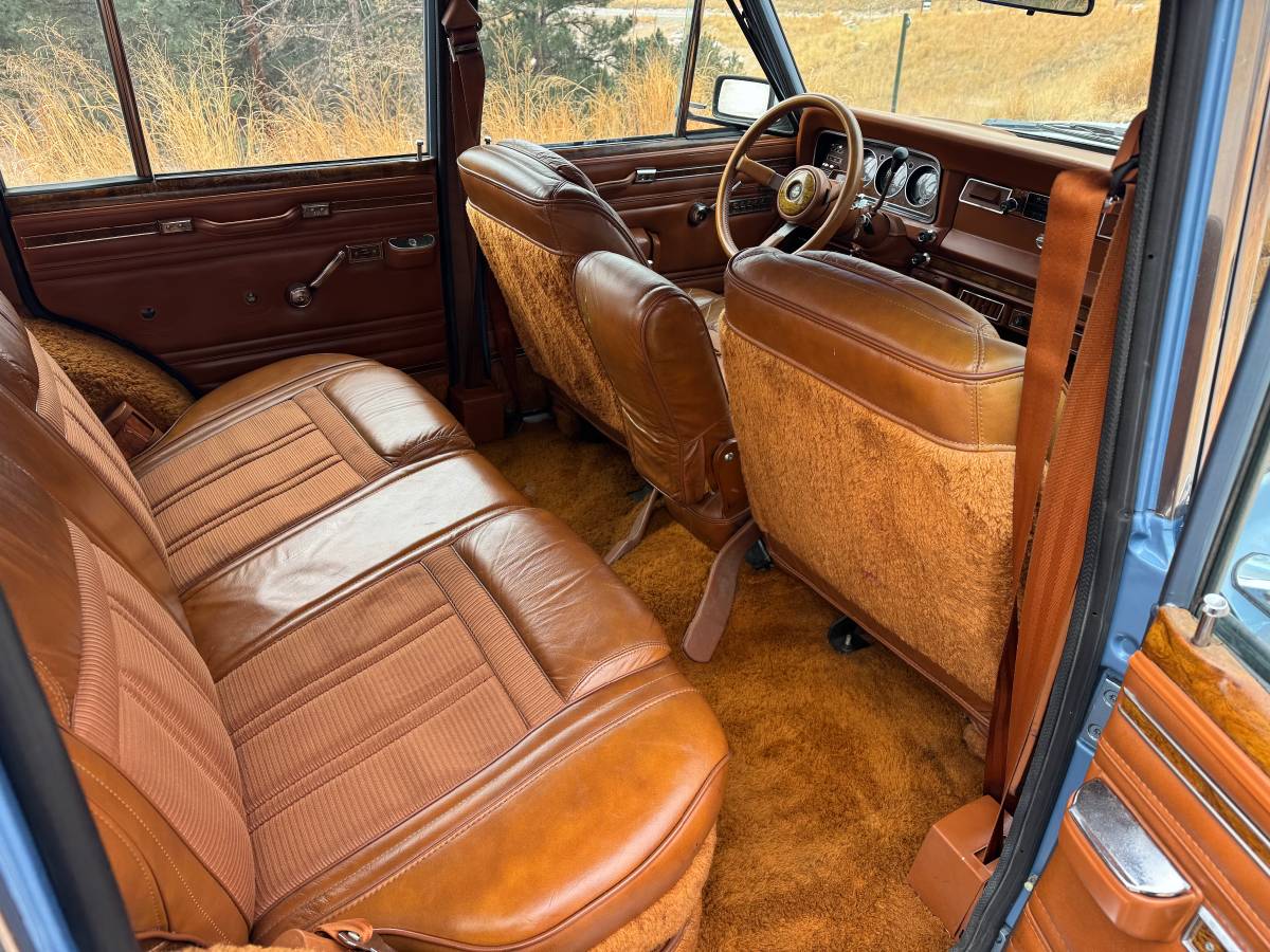 Jeep-grand-wagoneer-1984-blue-21