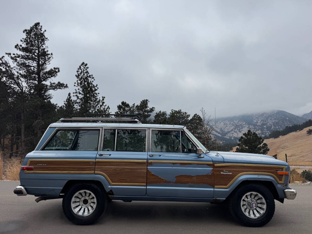 Jeep-grand-wagoneer-1984-blue-3