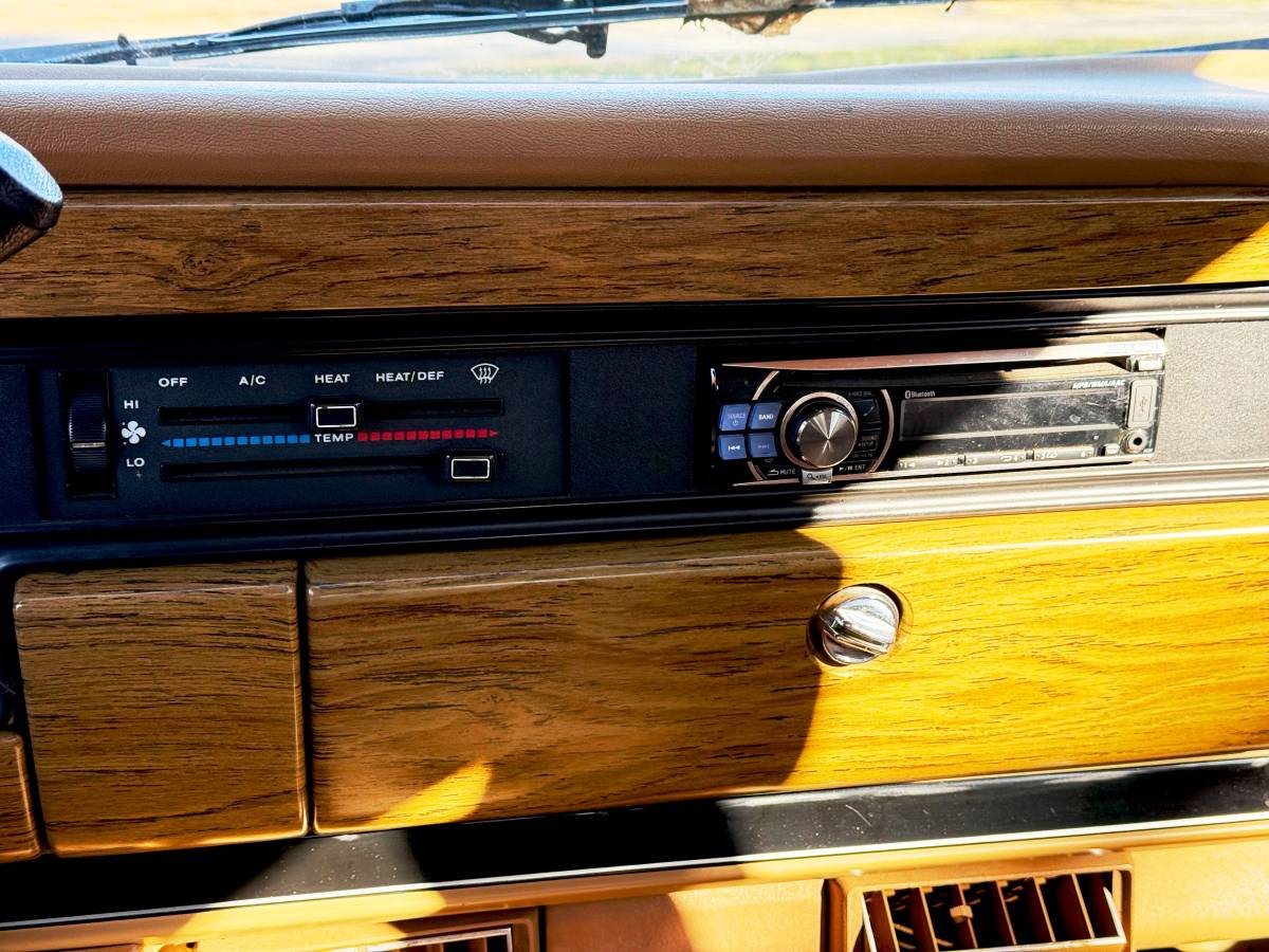 Jeep-grand-wagoneer-1987-20