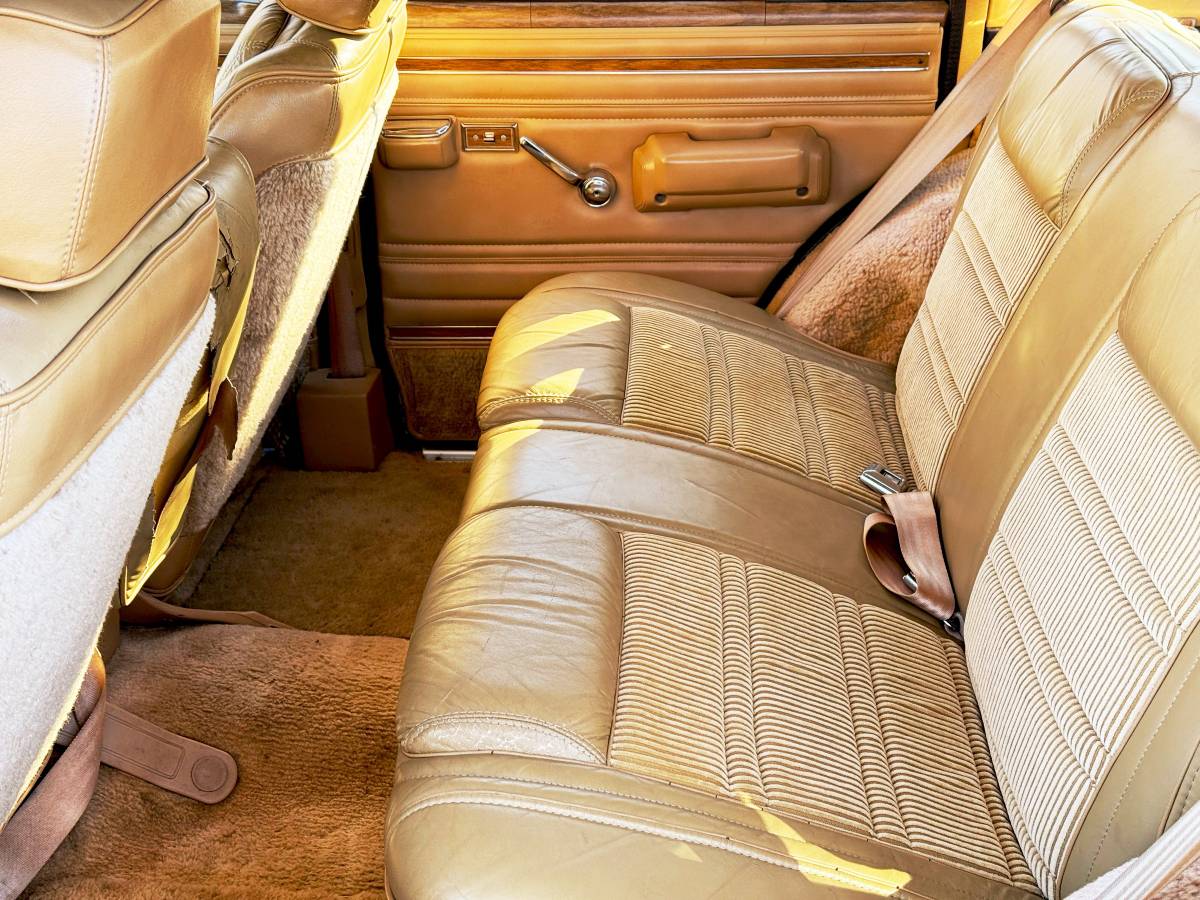 Jeep-grand-wagoneer-1987-22