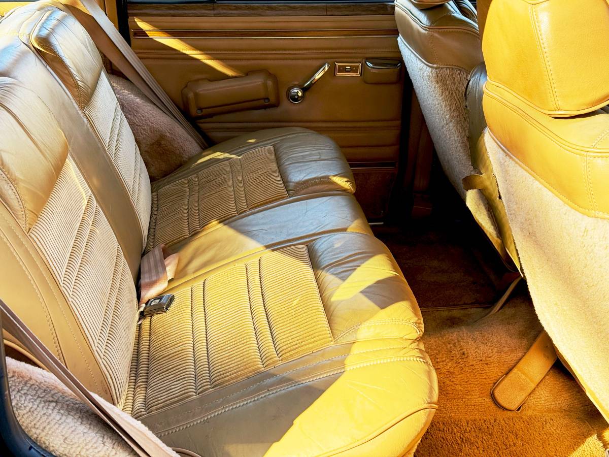 Jeep-grand-wagoneer-1987-23