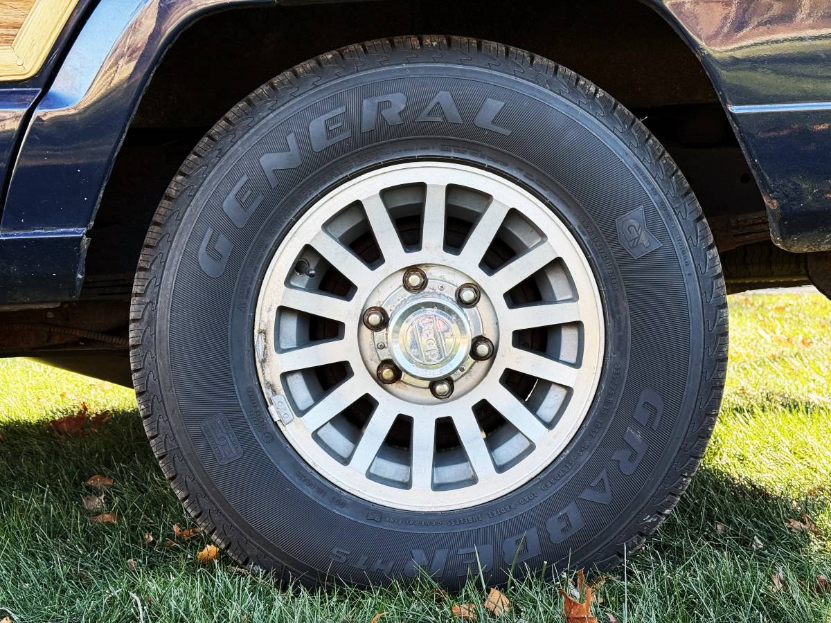 Jeep-grand-wagoneer-1987-4