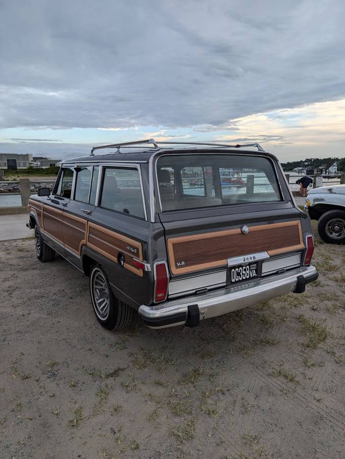 Jeep-grand-wagoneer-1988-grey-19