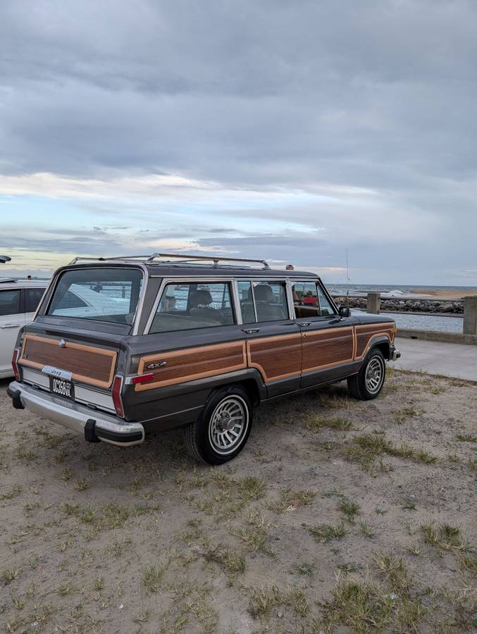 Jeep-grand-wagoneer-1988-grey-20