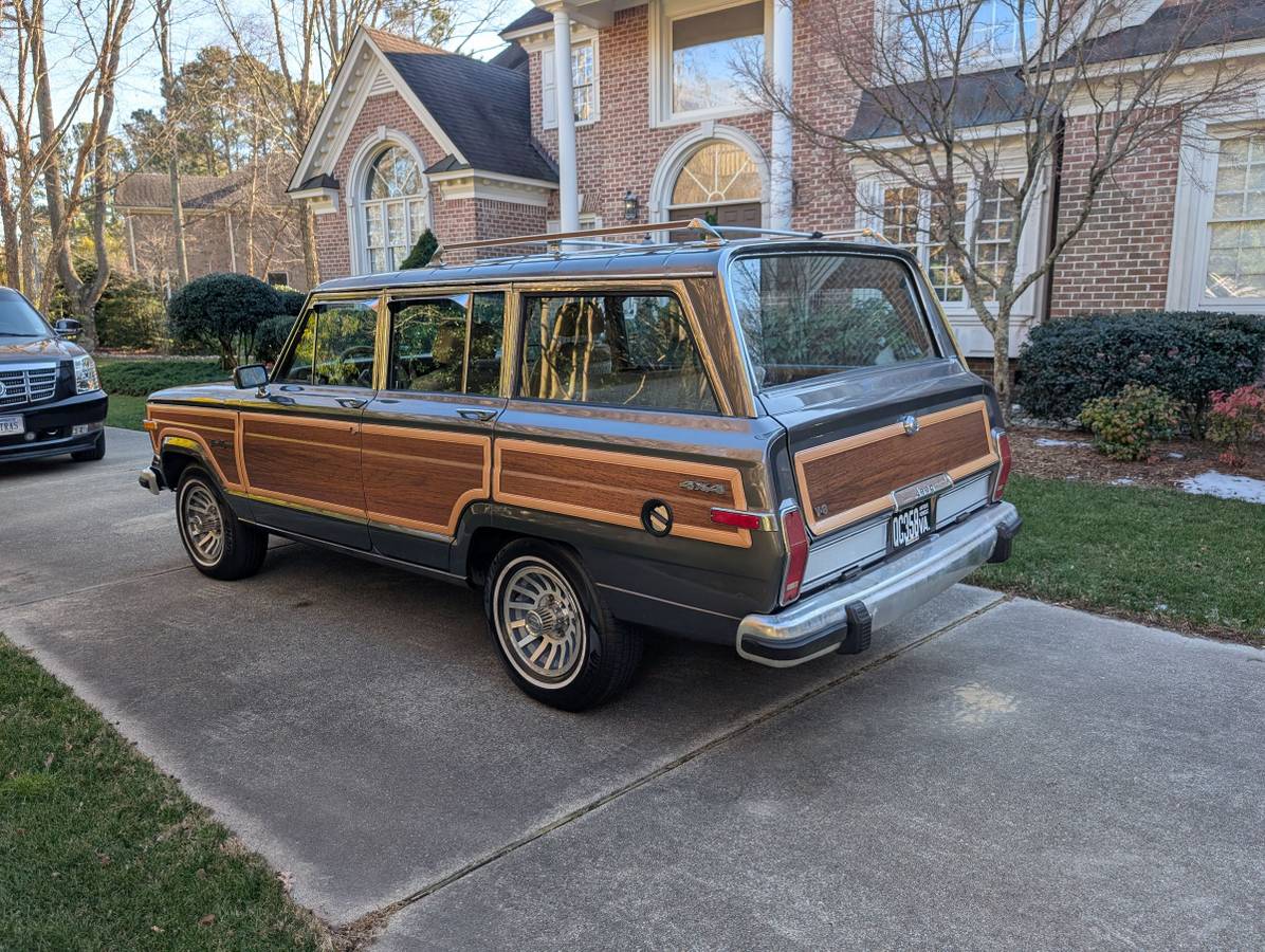 Jeep-grand-wagoneer-1988-grey-3