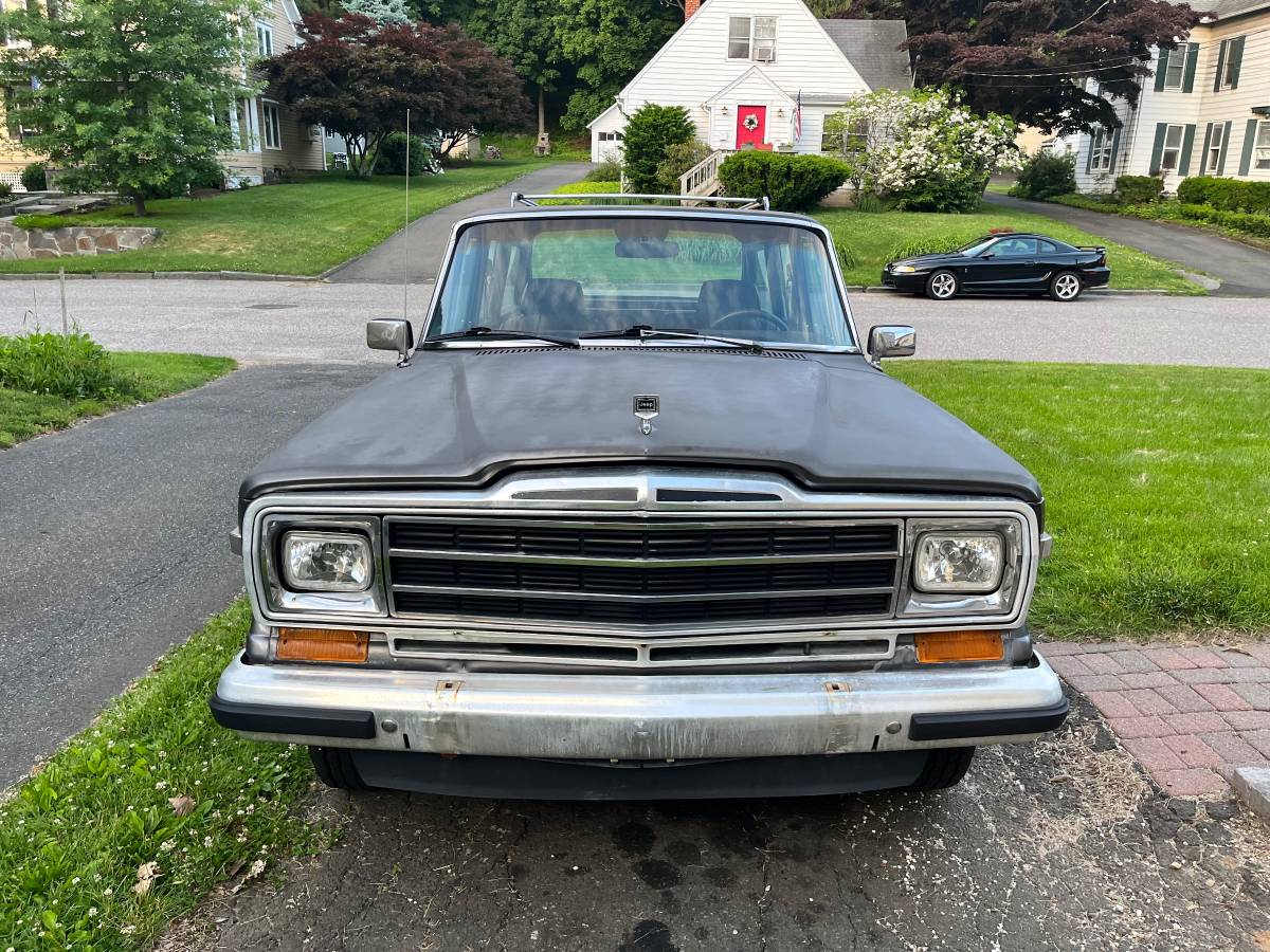 Jeep-grand-wagoneer-1989-grey-1