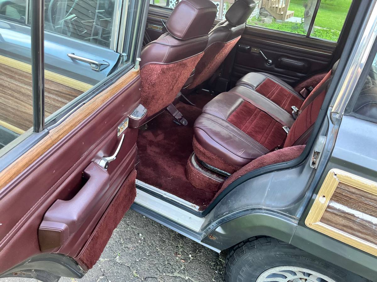 Jeep-grand-wagoneer-1989-grey-7