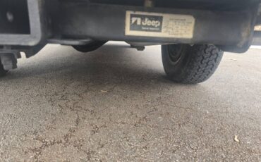 Jeep-grand-wagoneer-1990-3