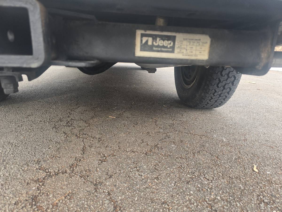 Jeep-grand-wagoneer-1990-3