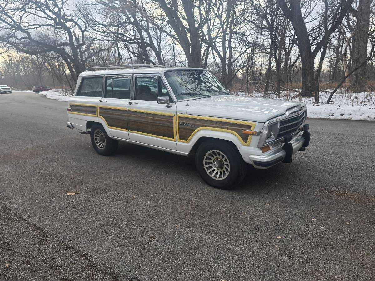 Jeep-grand-wagoneer-1990