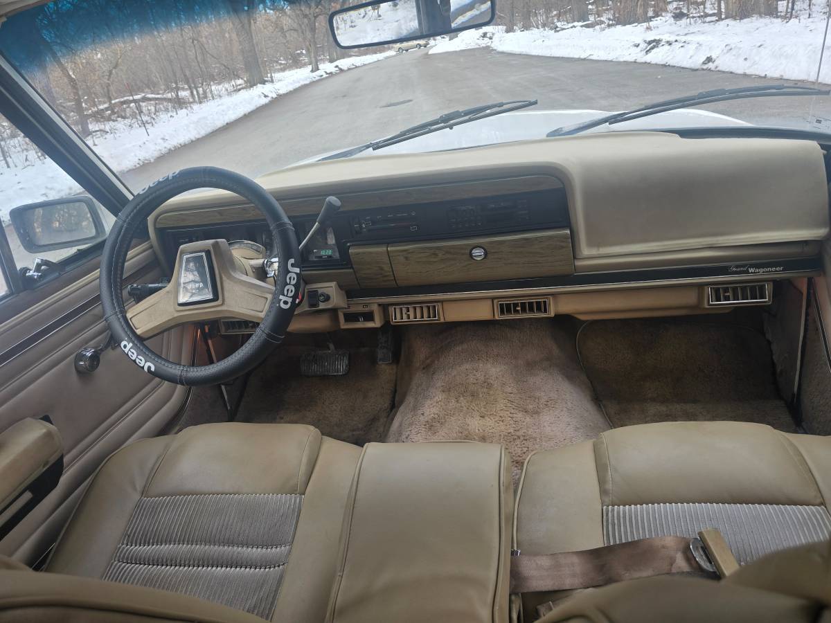 Jeep-grand-wagoneer-1990-9