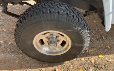 Jeep-honcho-1977-grey-11