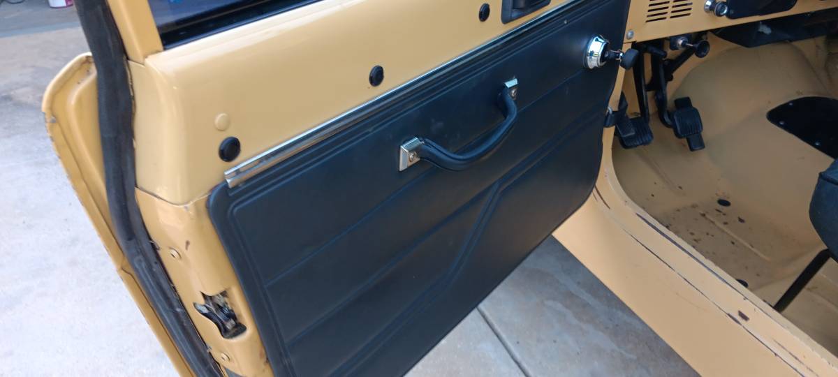 Jeep-scrambler-1982-yellow-16