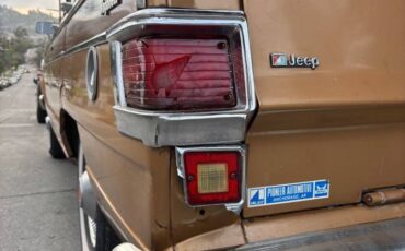 Jeep-wagoneer-1982-13