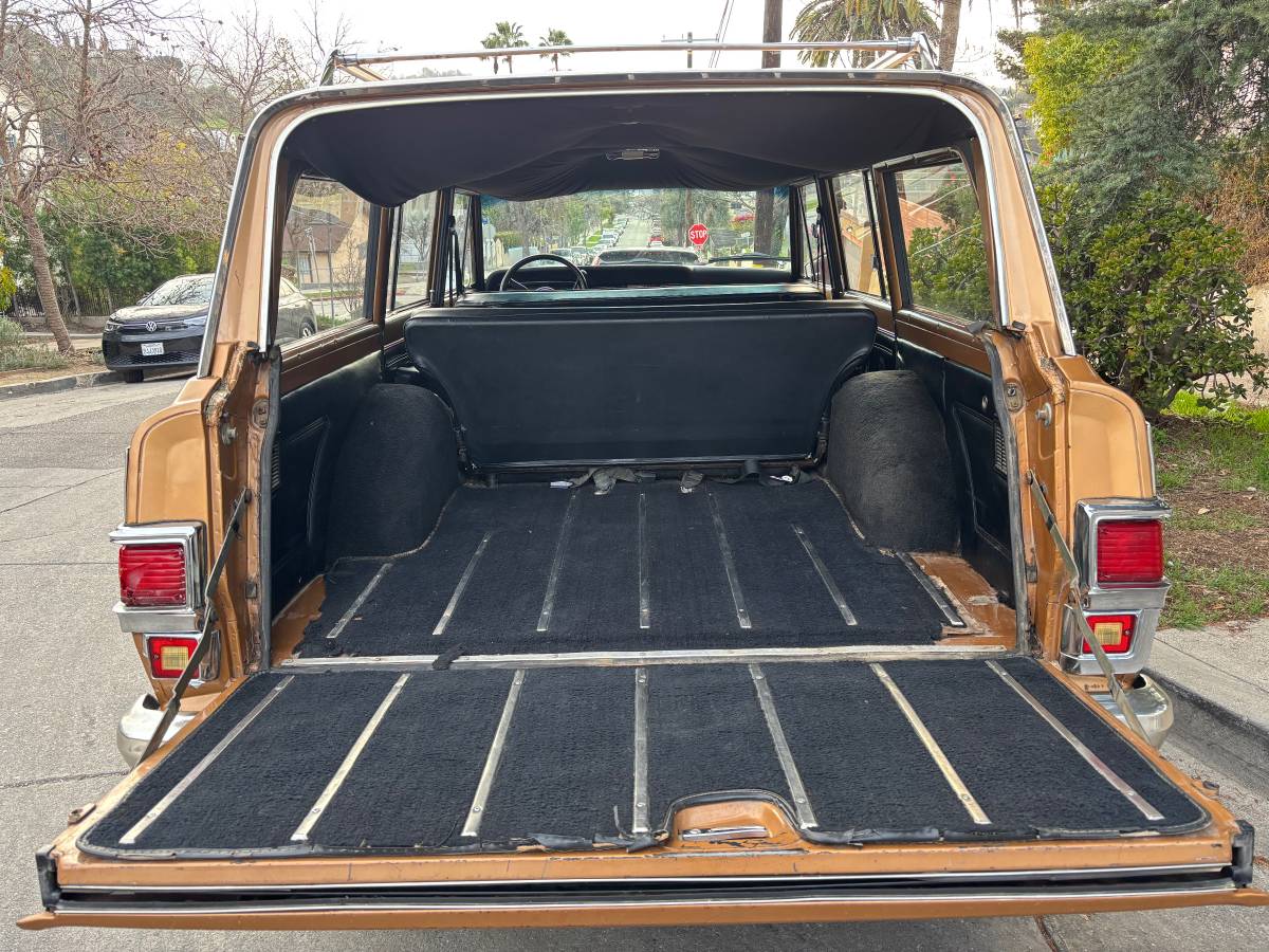 Jeep-wagoneer-1982-9