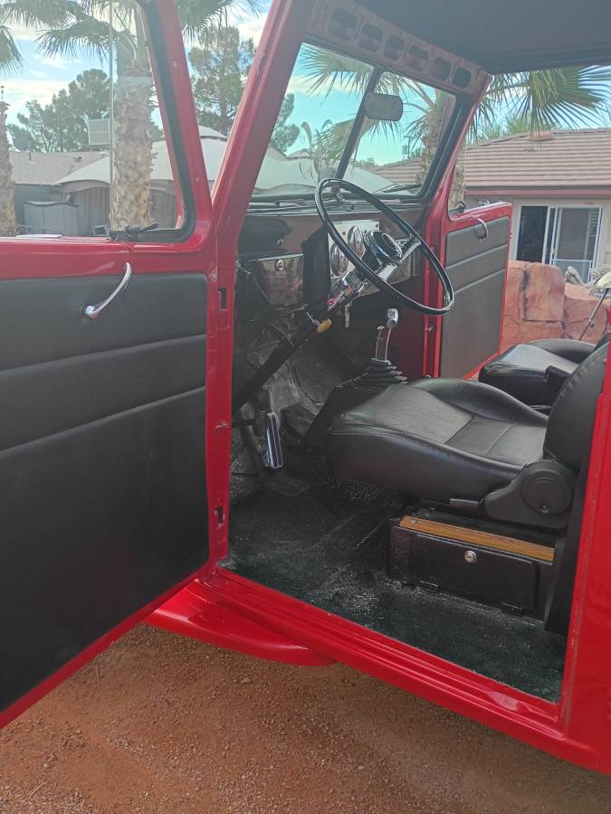Jeep-willys-wagon-1954-red-11