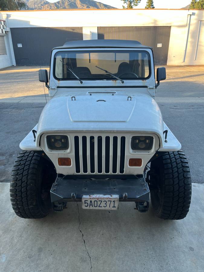Jeep-wrangler-s-1990-white
