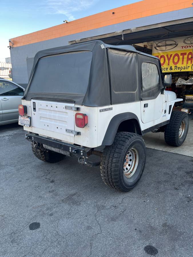 Jeep-wrangler-s-1990-white-4