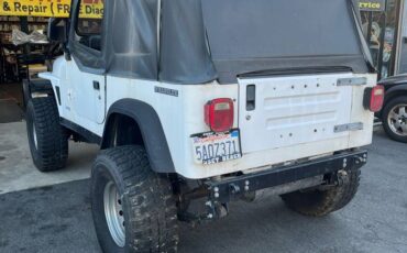 Jeep-wrangler-s-1990-white-5