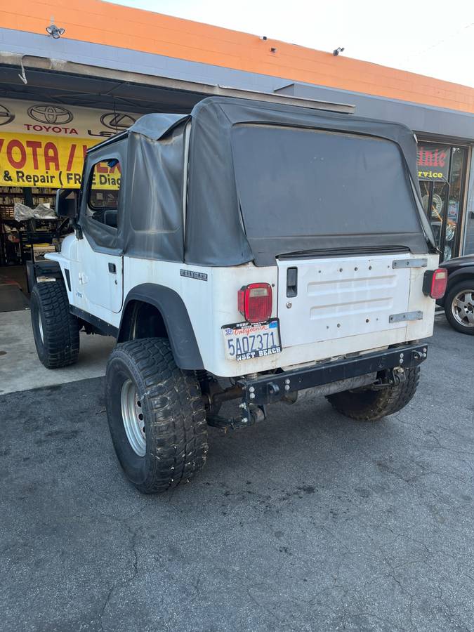 Jeep-wrangler-s-1990-white-5