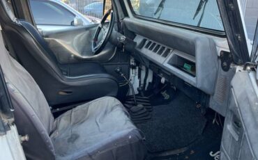 Jeep-wrangler-s-1990-white-8