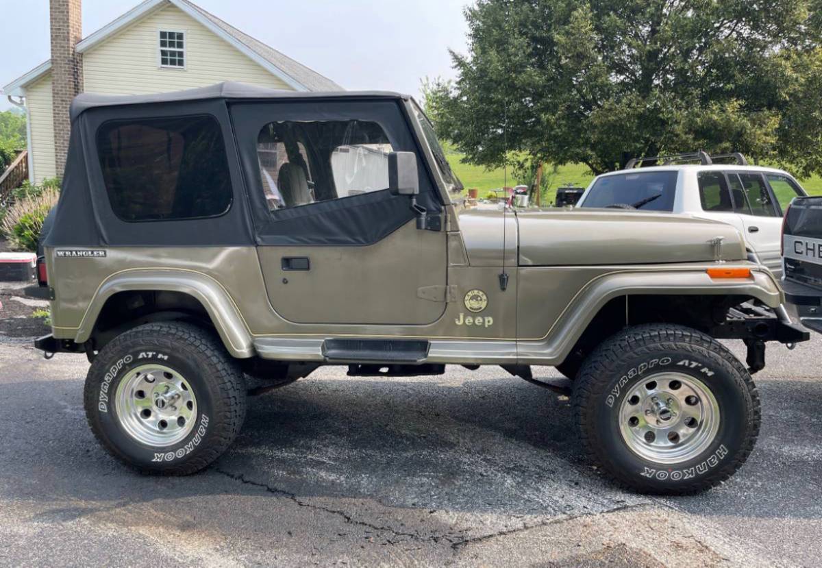 Jeep-wrangler-sahara-1991-brown-1