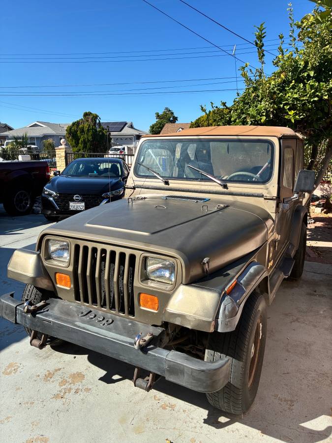 Jeep-wrangler-sahara-edition-1989-green-1