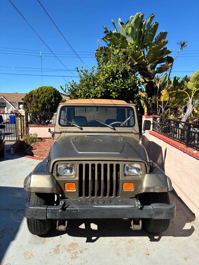 Jeep-wrangler-sahara-edition-1989-green-2
