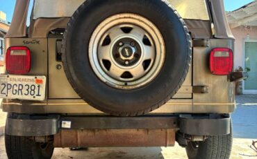 Jeep-wrangler-sahara-edition-1989-green-3