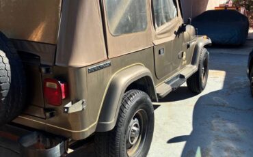 Jeep-wrangler-sahara-edition-1989-green-5