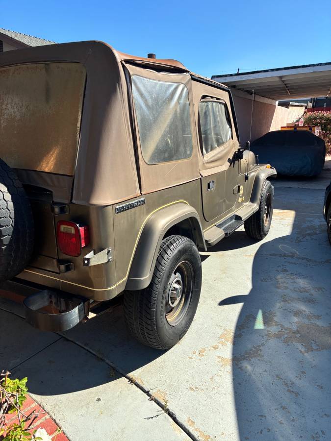 Jeep-wrangler-sahara-edition-1989-green-5