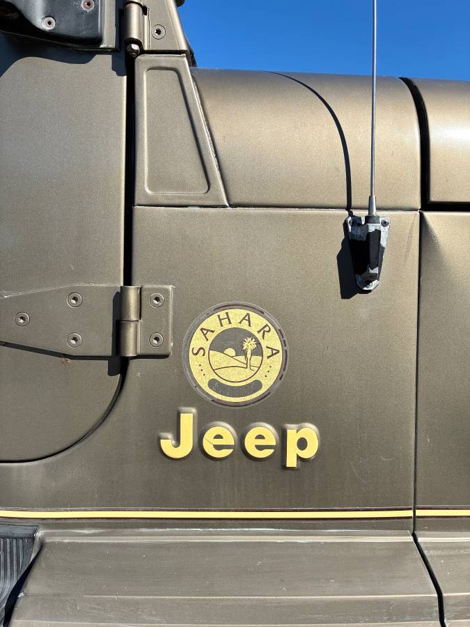 Jeep-wrangler-sahara-edition-1989-green-6