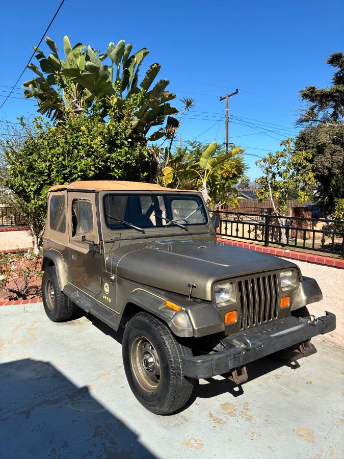 Jeep-wrangler-sahara-edition-1989-green