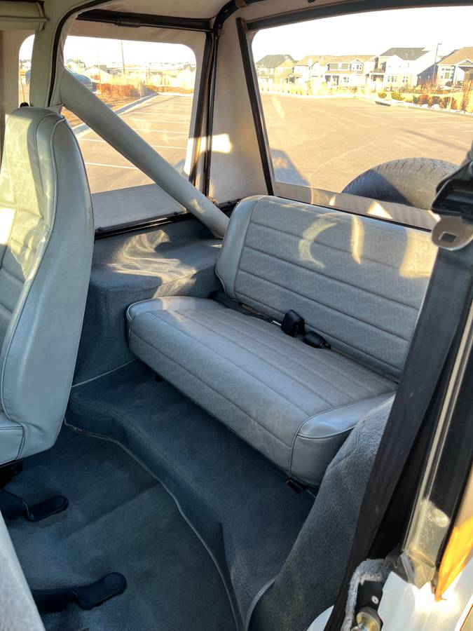 Jeep-wrangler-yj-1990-white-11