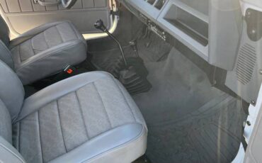 Jeep-wrangler-yj-1990-white-13