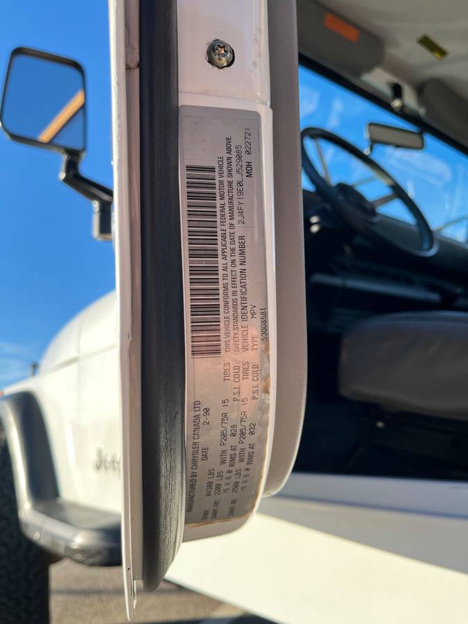 Jeep-wrangler-yj-1990-white-14