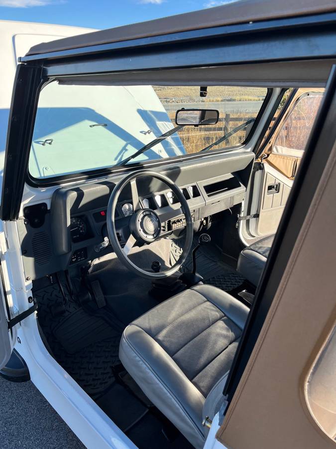 Jeep-wrangler-yj-1990-white-17