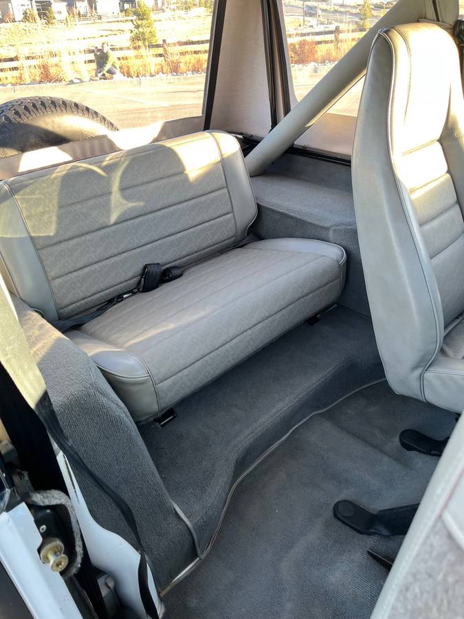 Jeep-wrangler-yj-1990-white-2